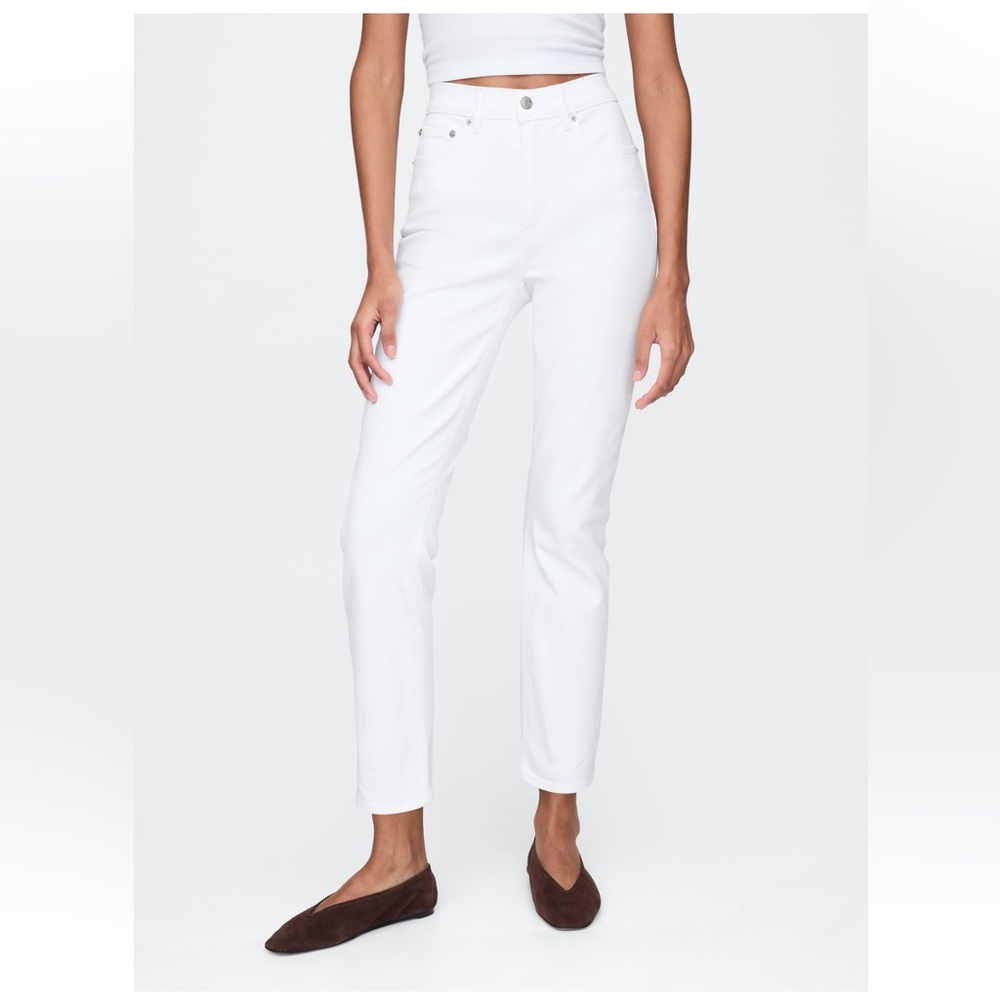 GAP Women's Straight Leg White Jeans 28 Short